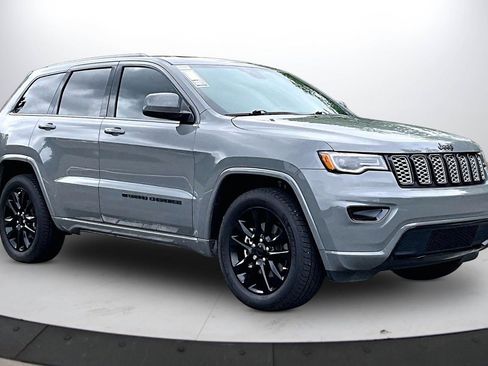 Certified 2022 Jeep Grand Cherokee Laredo X RWD image 2