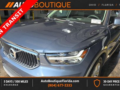 Used 2022 Volvo XC40 T5 Momentum