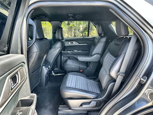 Used 2026 Ford Explorer ST-Line w/ ST-Line Street Pack RWD image 24