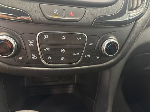 Used 2024 Chevrolet Equinox RS AWD/4WD image 14