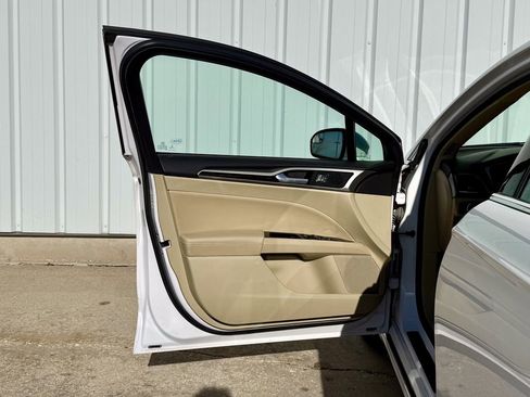 Used 2016 Ford Fusion SE w/ Equipment Group 202A image 13