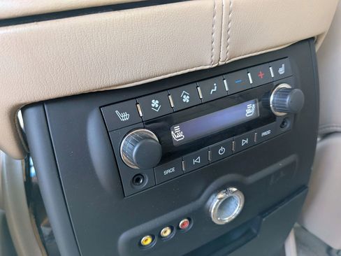 Used 2011 Cadillac Escalade Premium image 44