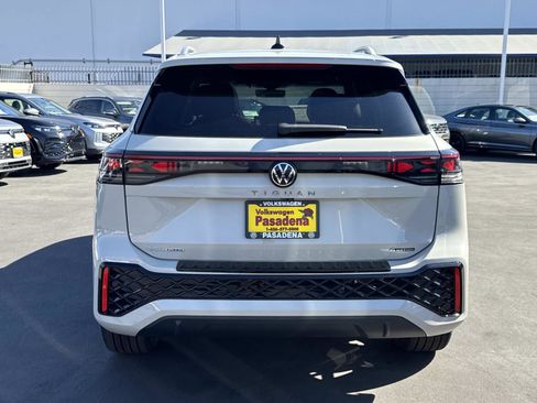 New 2026 Volkswagen Tiguan SEL R-Line image 4