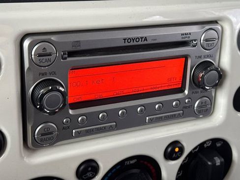 Used 2014 Toyota FJ Cruiser 4WD image 18