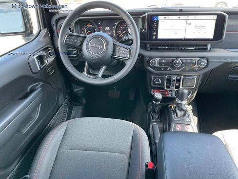 Used 2026 Jeep Wrangler Unlimited Rubicon AWD/4WD image 9