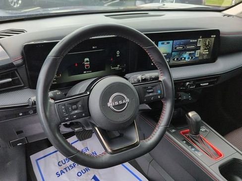 Used 2025 Nissan Kicks SR FWD image 13