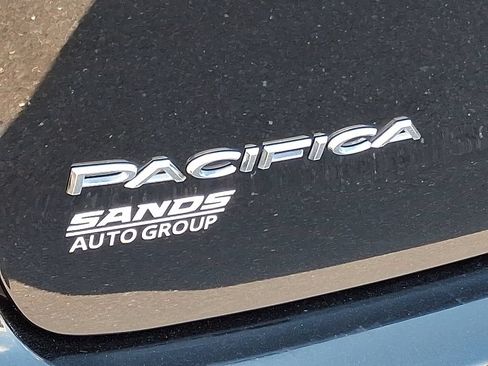 Used 2024 Chrysler Pacifica Limited FWD image 34