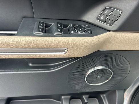 Used 2024 Ford Expedition Limited image 4