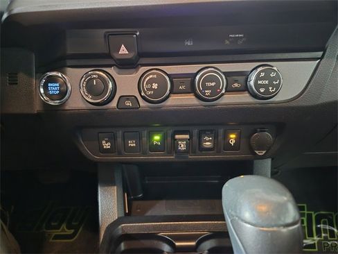 Used 2019 Toyota Tacoma TRD Sport image 32