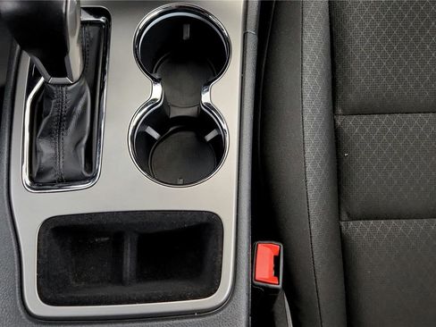 Used 2020 Jeep Grand Cherokee Laredo image 34