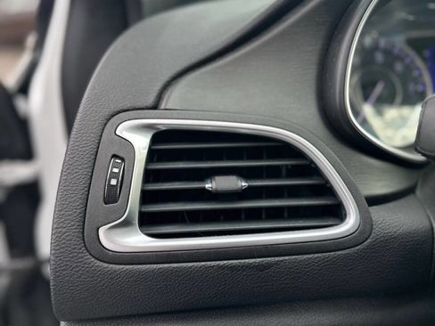 Used 2015 Chrysler 200 Limited image 14