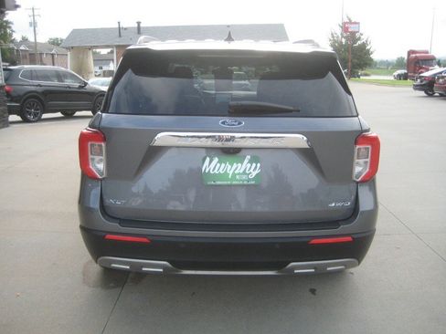 Used 2022 Ford Explorer XLT w/ Equipment Group 202A AWD/4WD image 6