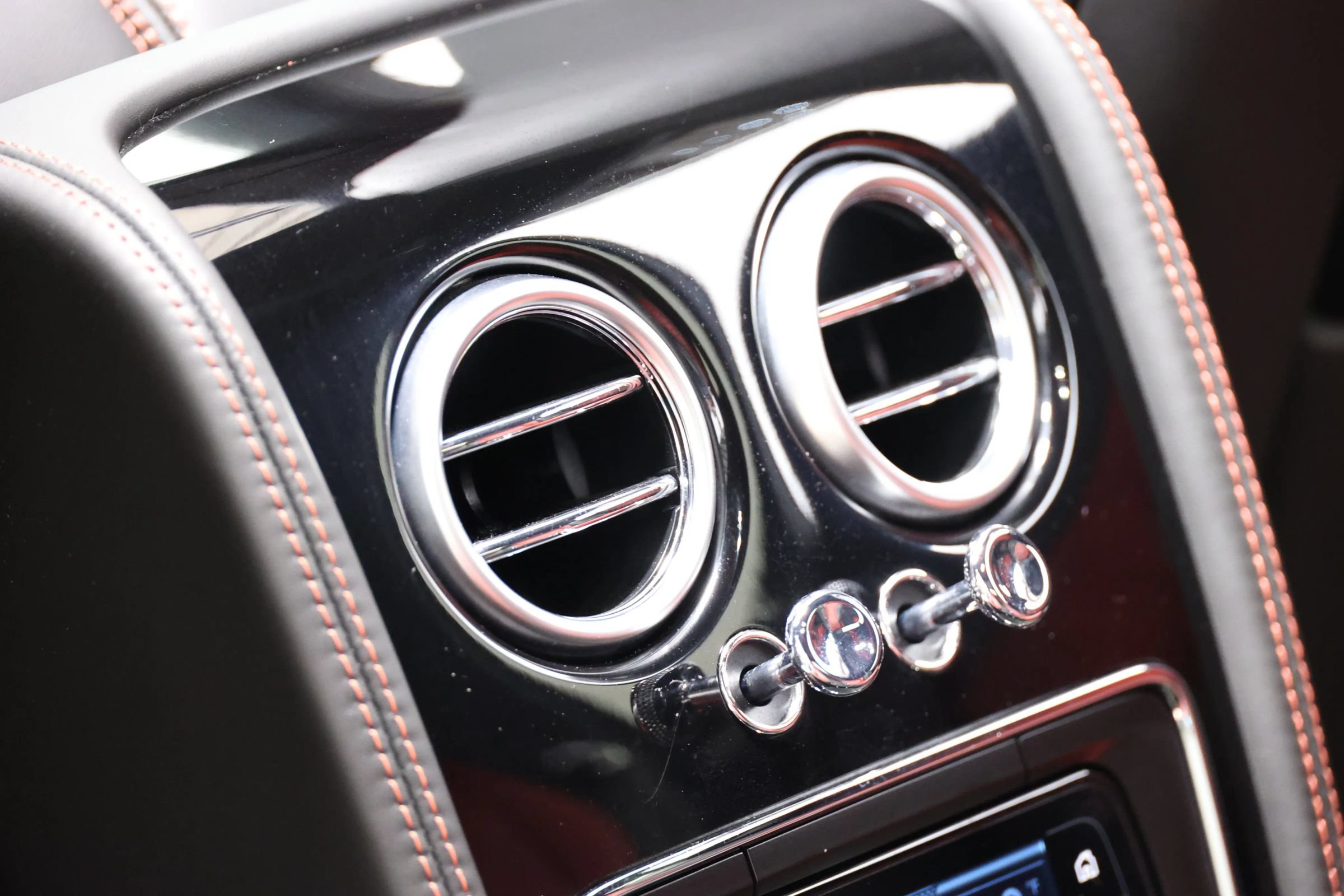 Used 2018 Bentley Flying Spur S V8 w/ Black Edition AWD/4WD image 65