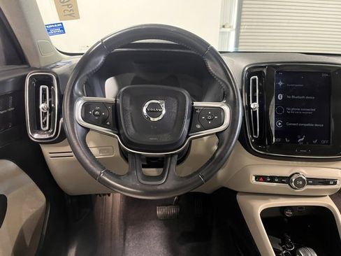 Used 2019 Volvo XC40 T5 Momentum image 21