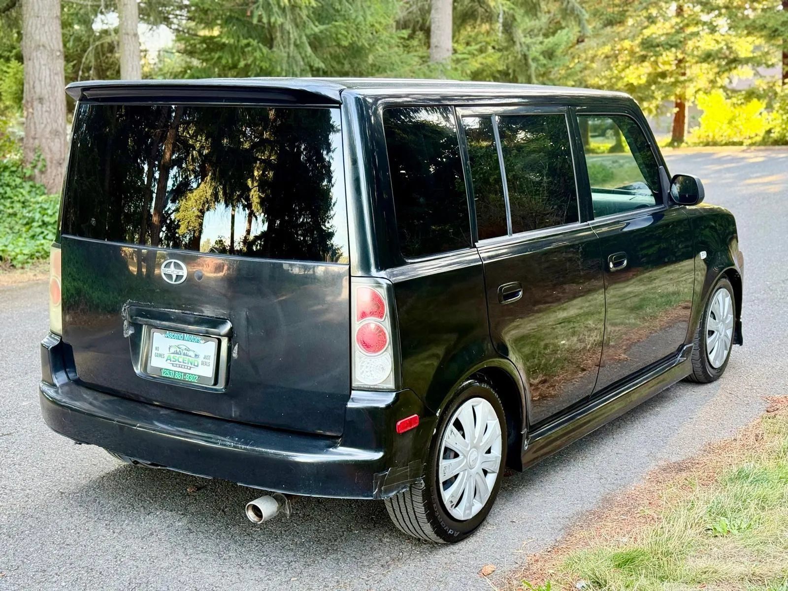Used 2005 Scion xB FWD image 5