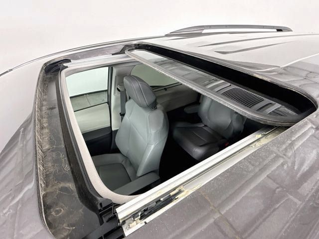 Certified 2024 Toyota Sienna XLE FWD image 23