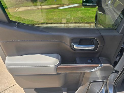 Used 2021 GMC Sierra 1500 SLT image 11