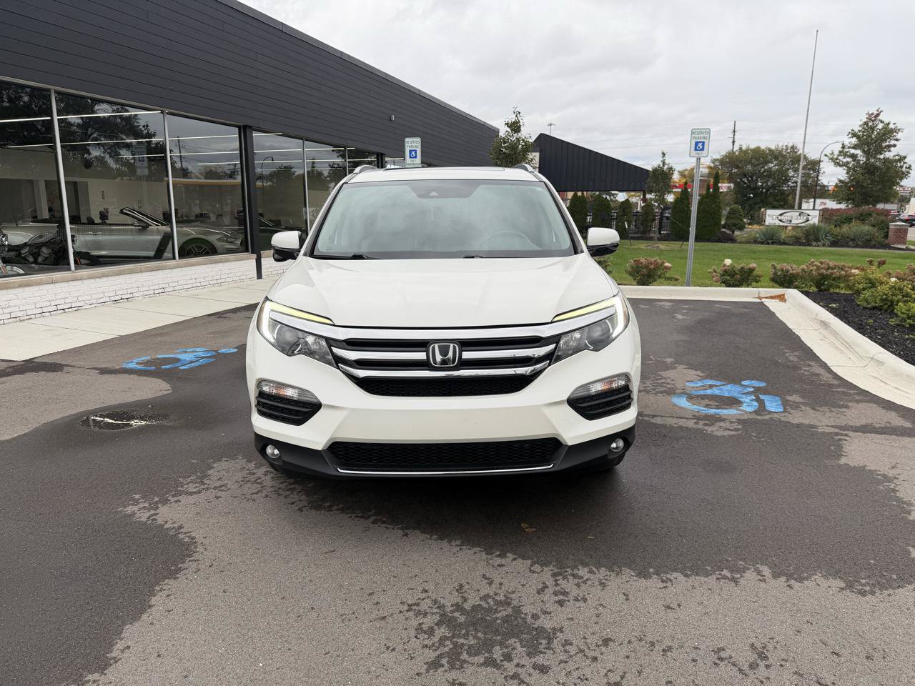 Used 2018 Honda Pilot Touring image 2