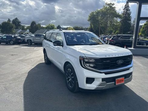 Used 2025 Ford Expedition Max Platinum AWD/4WD image 3