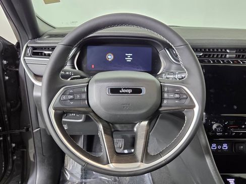 New 2025 Jeep Grand Cherokee Limited w/ Trailer Tow Package image 17