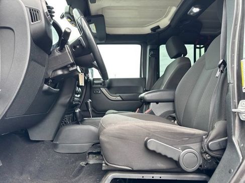 Used 2018 Jeep Wrangler Unlimited Sport S AWD/4WD image 11
