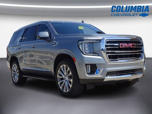 Used 2023 GMC Yukon SLT AWD/4WD image 1