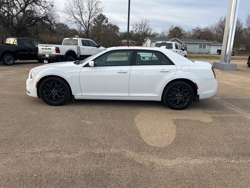 Used 2019 Chrysler 300 S image 2
