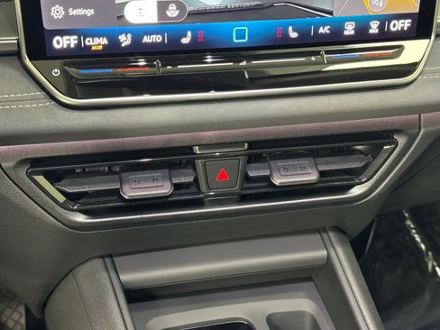 New 2026 Volkswagen Tiguan SE FWD image 19