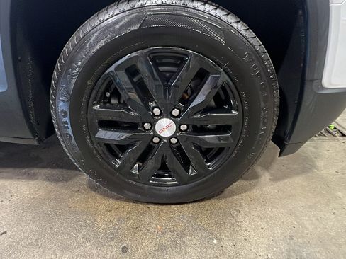 Used 2019 GMC Acadia SLT AWD/4WD image 9