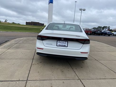 Used 2023 Honda Accord EX image 10
