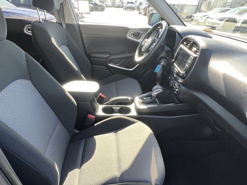Certified 2024 Kia Soul LX w/ Option Group 015 image 17