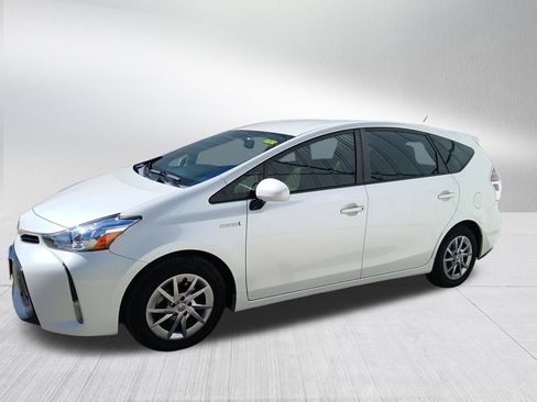 Used 2017 Toyota Prius V Four image 4
