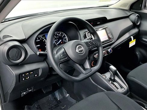 New 2025 Nissan Kicks Play S image 6