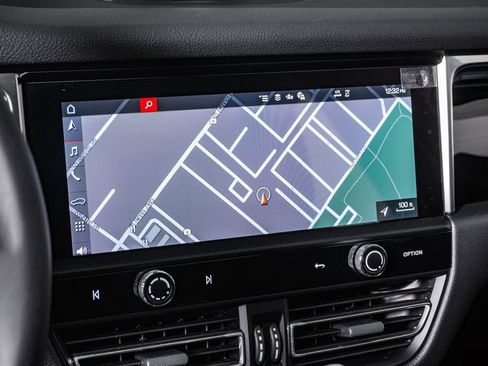 Certified 2026 Porsche Macan AWD/4WD image 22