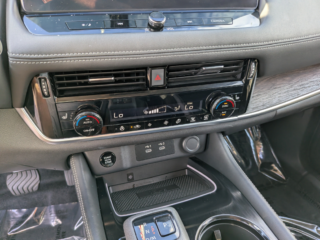 Used 2025 Nissan Rogue Platinum FWD image 25