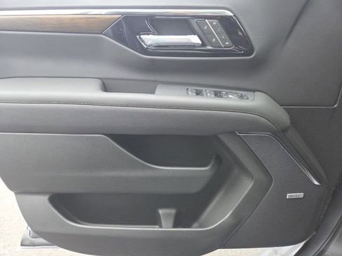 New 2026 Chevrolet Suburban High Country image 40