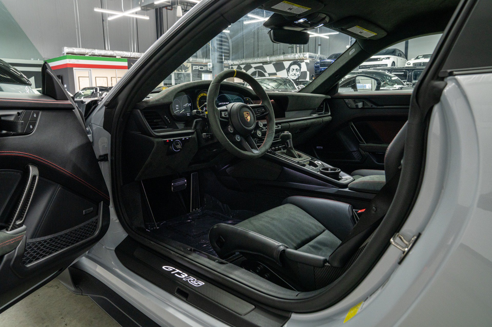 Used 2025 Porsche 911 GT3 RS RWD image 22