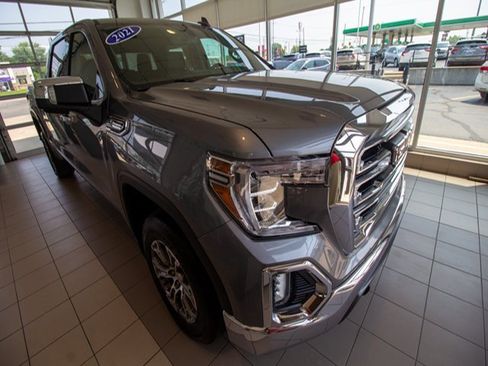 Used 2021 GMC Sierra 1500 SLT w/ SLT Convenience Package image 4
