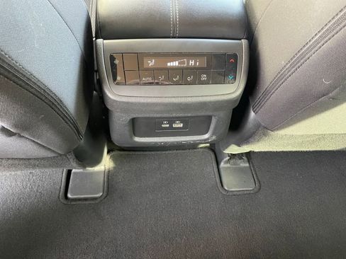 Used 2025 Nissan Pathfinder SV image 24