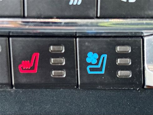 Used 2023 Ford F250 Lariat w/ Chrome Package image 37