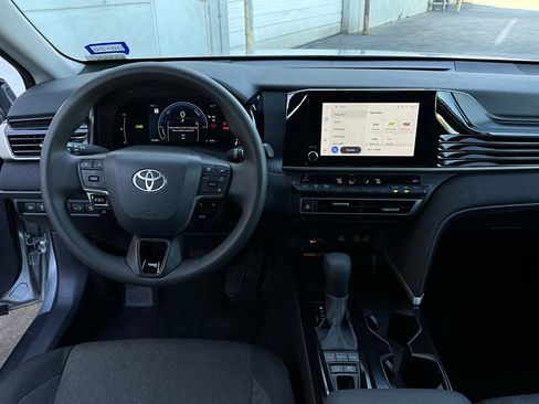 Used 2025 Toyota Camry LE image 13
