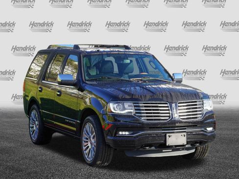Used 2017 Lincoln Navigator Select image 2