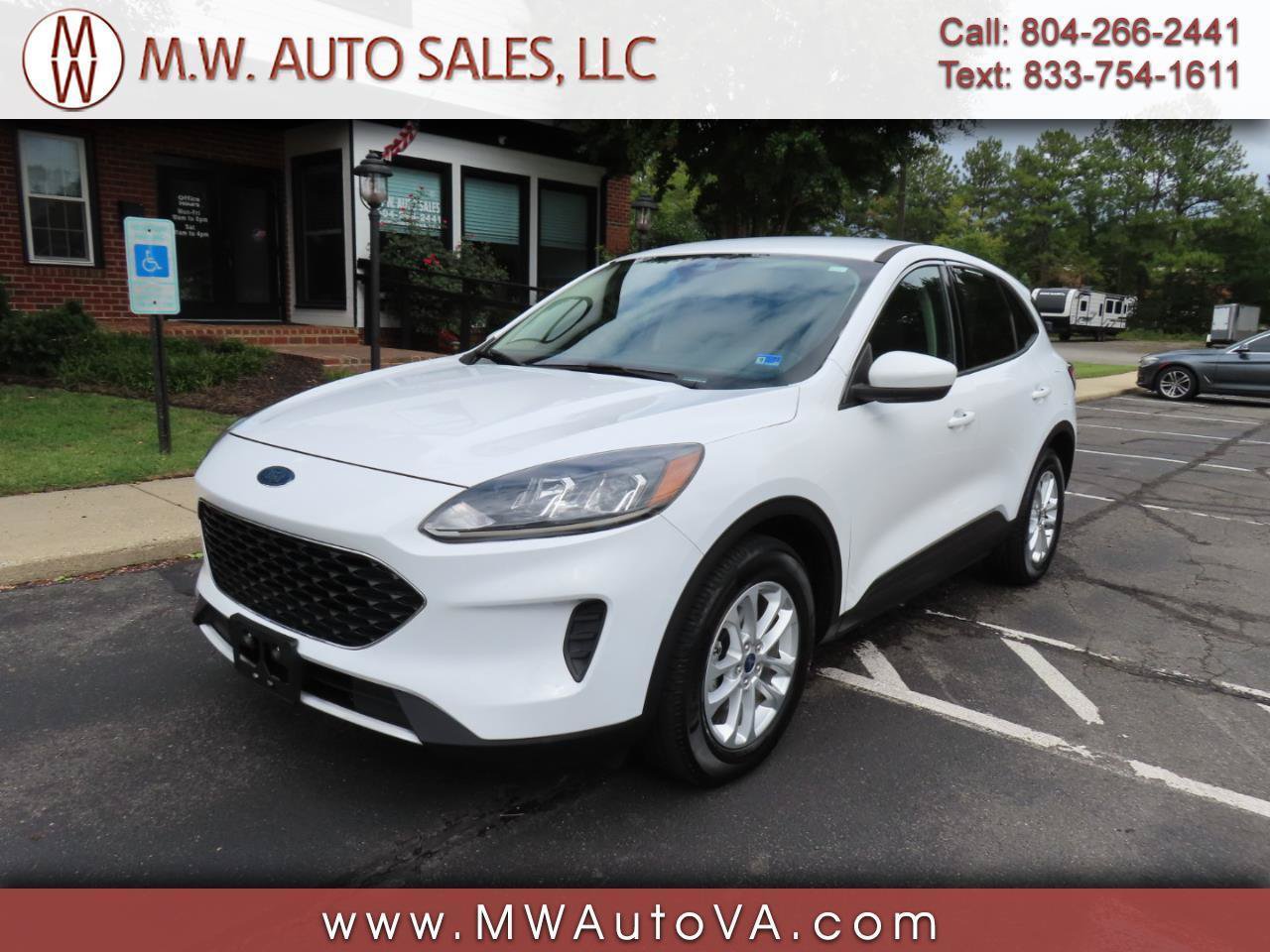 Used 2020 Ford Escape SE FWD image 1