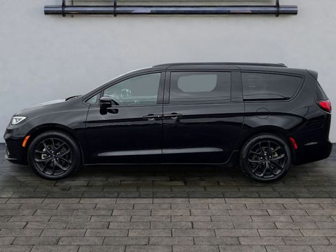 Used 2025 Chrysler Pacifica Limited FWD image 6