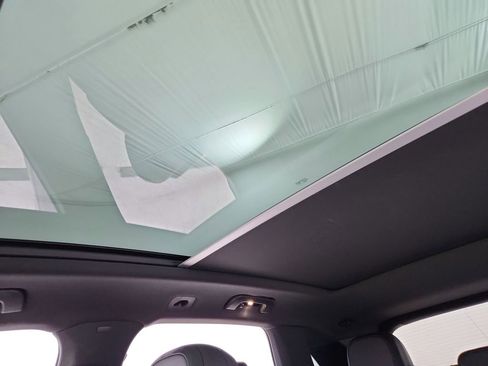 Used 2021 Porsche Cayenne w/ Driver Memory Package image 65