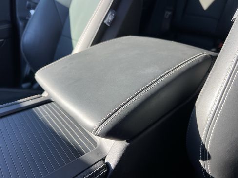 Certified 2025 Jaguar F-PACE R-Dynamic S image 28