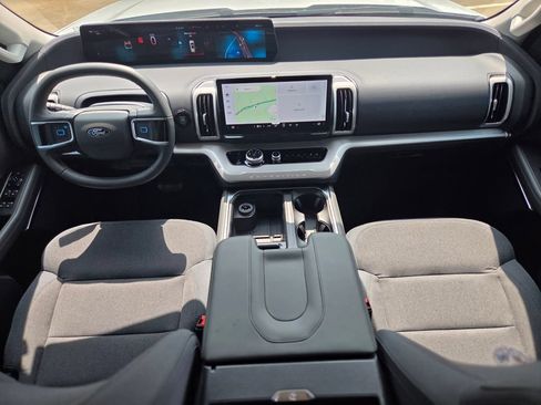New 2026 Ford Expedition Active RWD image 9