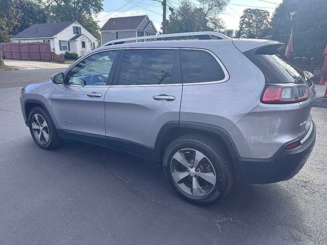 Used 2019 Jeep Cherokee Limited AWD/4WD image 8