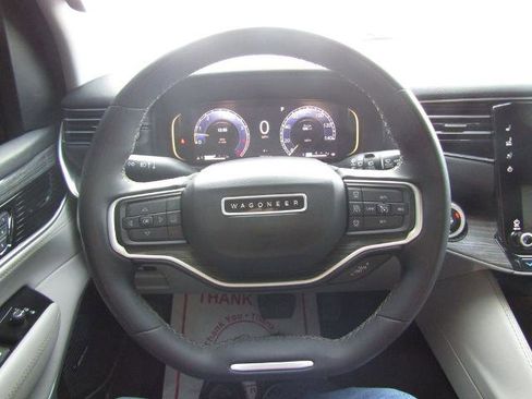 Used 2022 Jeep Wagoneer Series II AWD/4WD image 29