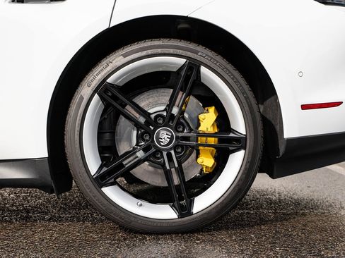 Used 2020 Porsche Taycan 4S image 6